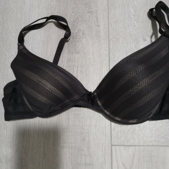 34 B black stripped bra - Picture 2 of 6